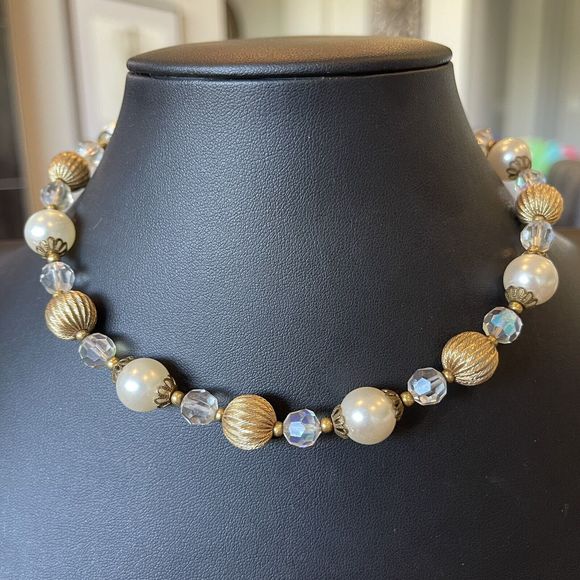 Vintage Lisner AB Bead Faux Pearl Gold Tone Ball Bead Necklace - Picture 3 of 6